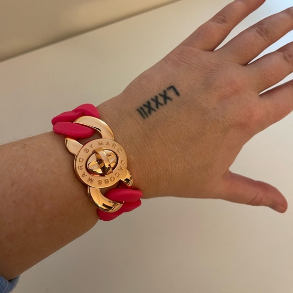 Marc By Marc Jacobs Gummy Turn Lock Bracelet - Picture 3 of 3